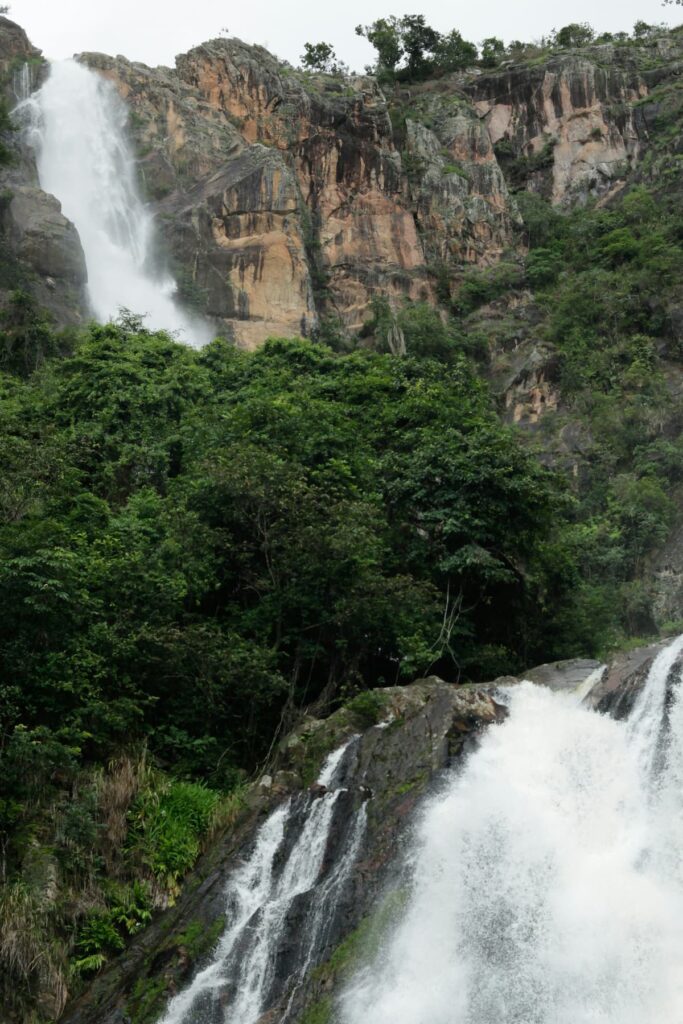 Imagem mostra belíssima cachoeira na Serra da Canastra, Minas Gerais.