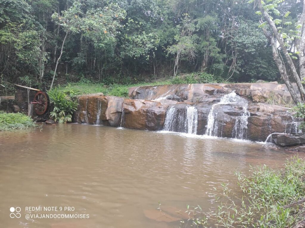Imagem mostra Cachoeira do Cafundó em carrancas.