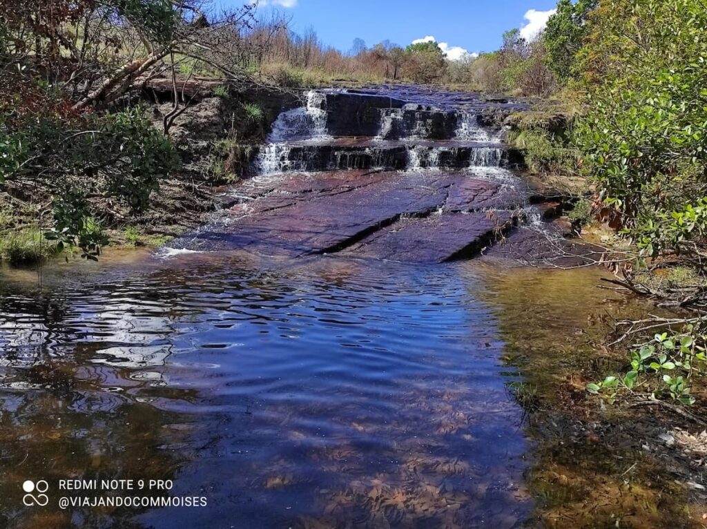 Imagem mostra cachoeira do complexo da Toca, em Carrancas, MG.