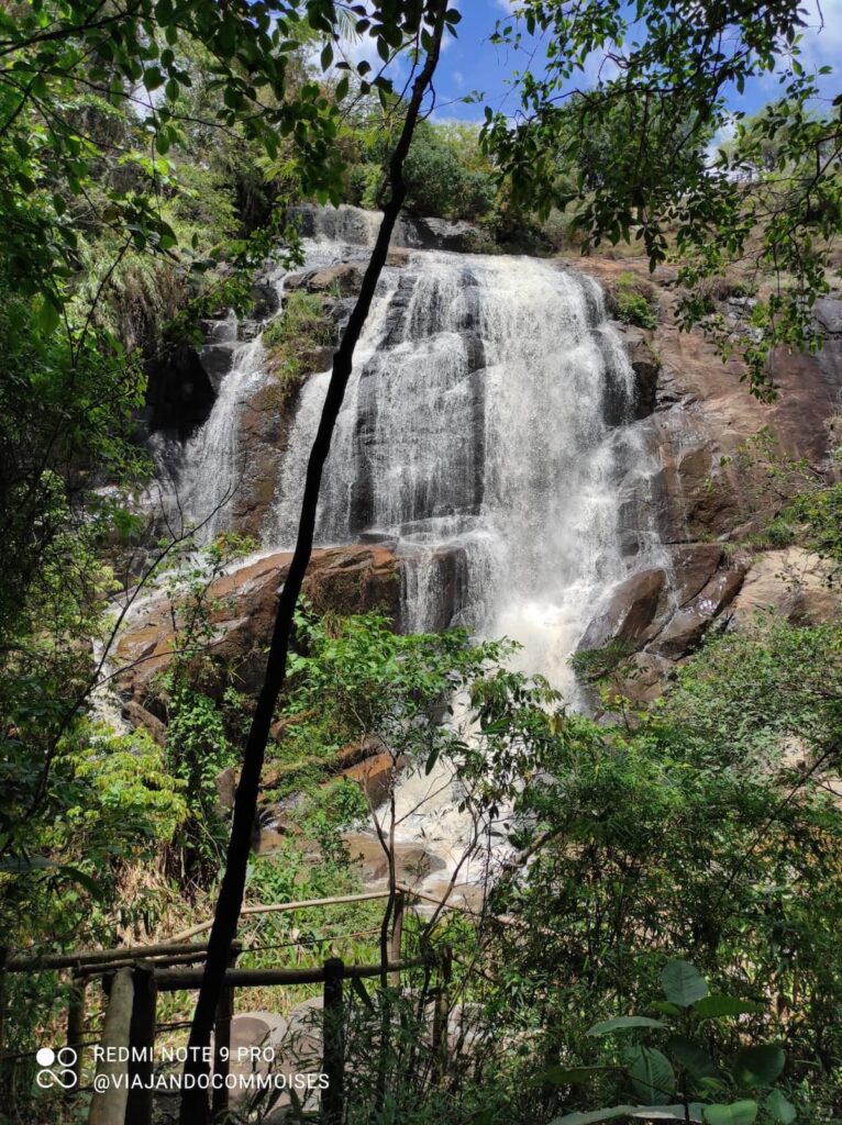 Imagem mostra Cachoeira dos Félix, uma das Cachoeiras de Bueno Brandão