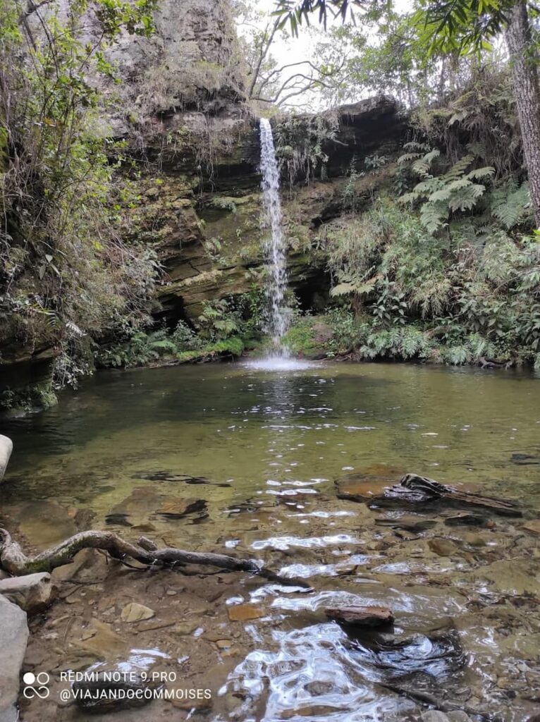 Imagem mostra Cachoeira do Guatambu, no Parque da Serra do Moleque.