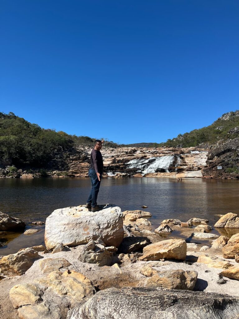 Imagem mostra Cachoeira do Telesforo em Minas Gerais.