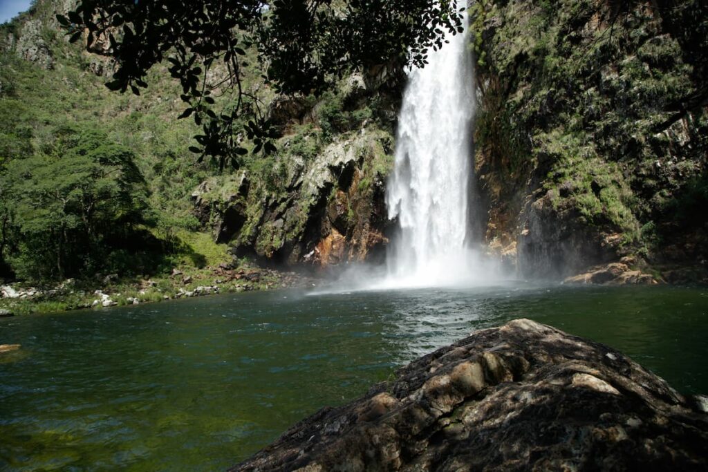 Imagem mostra Cachoeira Casca D'Anta, uma das cachoeiras da Serra da Canastra.