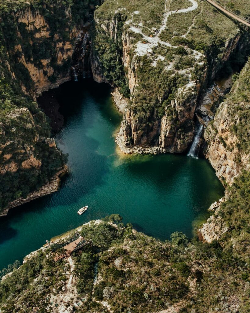 Imagem mostra as belíssimas  Cachoeiras de Capitólio, Minas Gerais.
