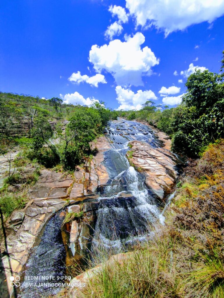 Imagem mostra Cachoeira da Esmeralda em Carrancas.