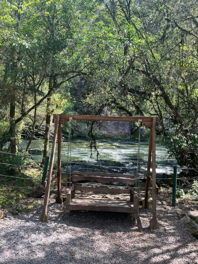 Imagem mostra ocal de descanso no Parque do Caracol, Canela, Rio Grande do Sul.
